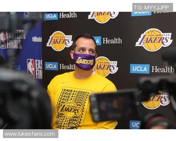 湖人主帅沃格尔盛赞詹姆斯，力挺球队10连胜势不可挡