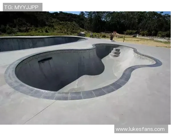 滑板战术解析南京滑板队的创新区域防守策略与实践探讨