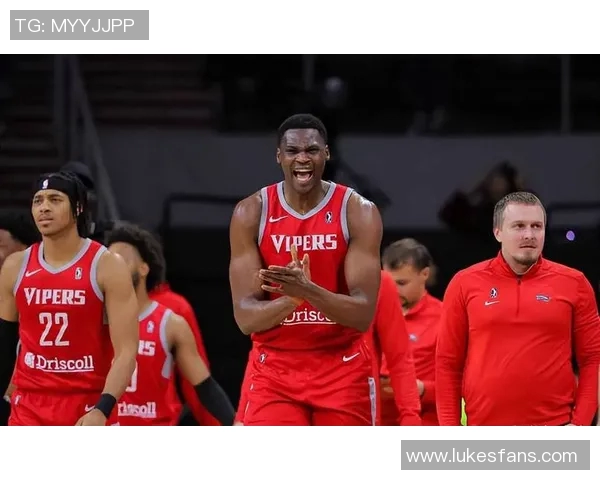 火箭新秀展现出色表现,有望成为球队未来核心 火箭新秀展现出色表现,有望成为球队未来核心